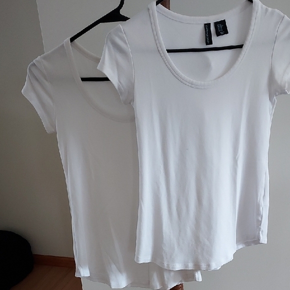 Cynthia Rowley Tops - Cynthia Rowling Set Of Two White Scoop Neck T-Shirts- Like New
